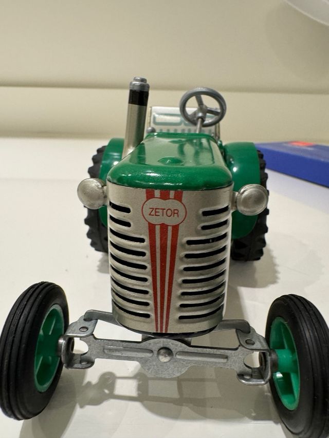 Tractor imaginarium hojalata cuerda zetor