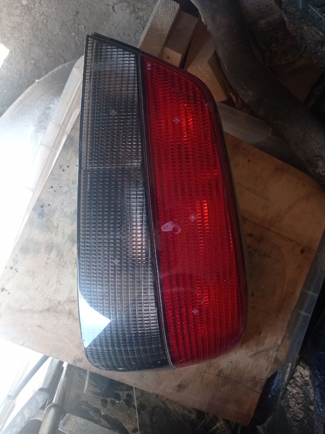 Piloto trasero derecho Peugeot 306