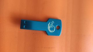 Pen Drive de 16gb con forma de llave 