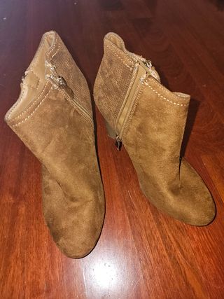 OFFERTA! Stivaletti in camoscio + tacco