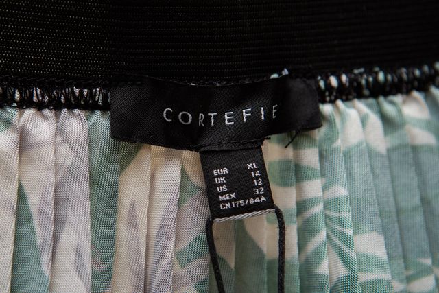 Falda midi con estampado tropical de Cortefiel