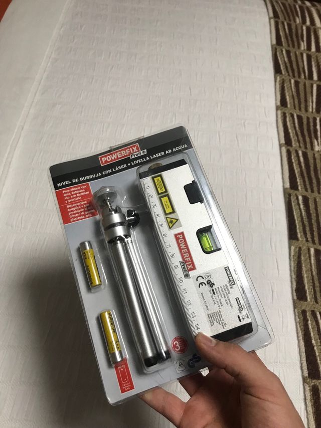 Nivel de burbuja con laser (a estrenar)