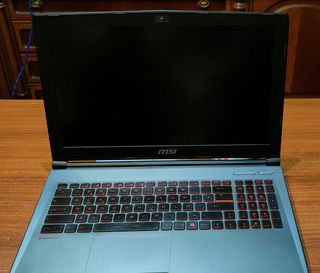 Portátil MSI + maleta 