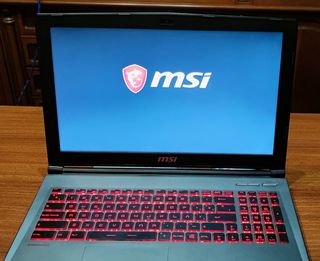 Portátil MSI + maleta 