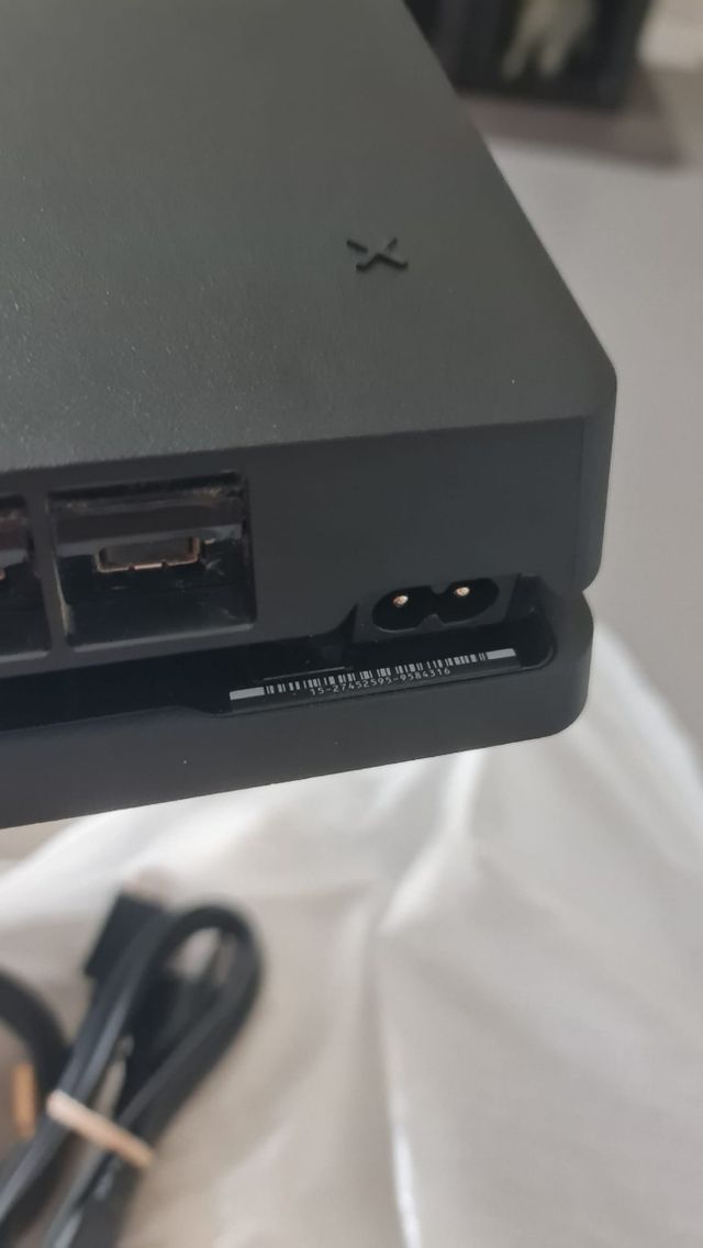 Play 4 slim 512 de memoria