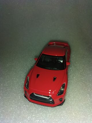 Nissan GT-R rojo 2017 escala 1/43 burago