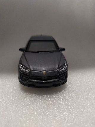 Lamborghini Urus escala 1:43 gris burago
