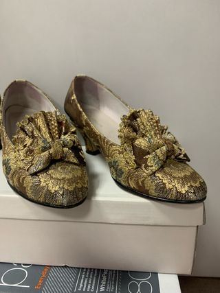 Traje Fallera Mujer con Manteletas y Zapatos 39.