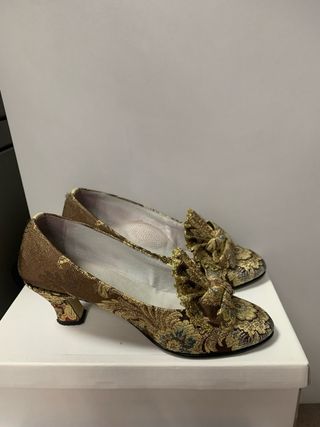 Traje Fallera Mujer con Manteletas y Zapatos 39.