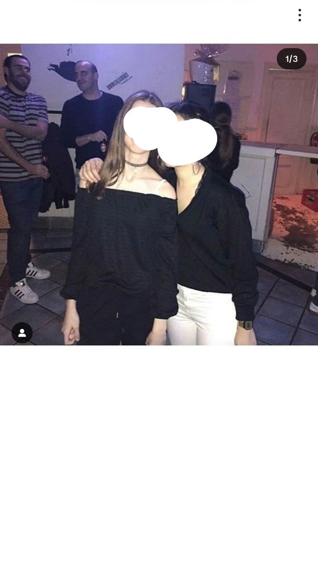 Blusa negra hombrera