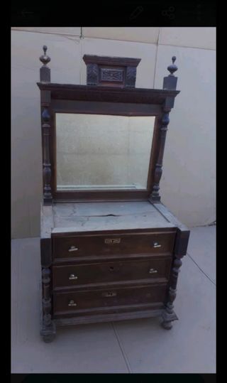 MUEBLE ANTIGUO ,APARADOR, COQUETA.