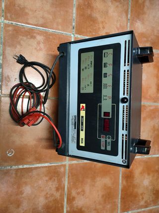 Se vende cargador de baterías 24V 20A