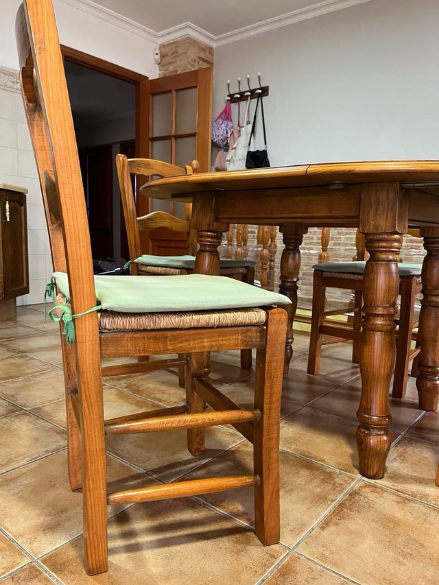 Conjunto mesa y 4 sillas de cocina