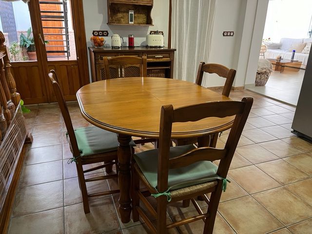 Conjunto mesa y 4 sillas de cocina