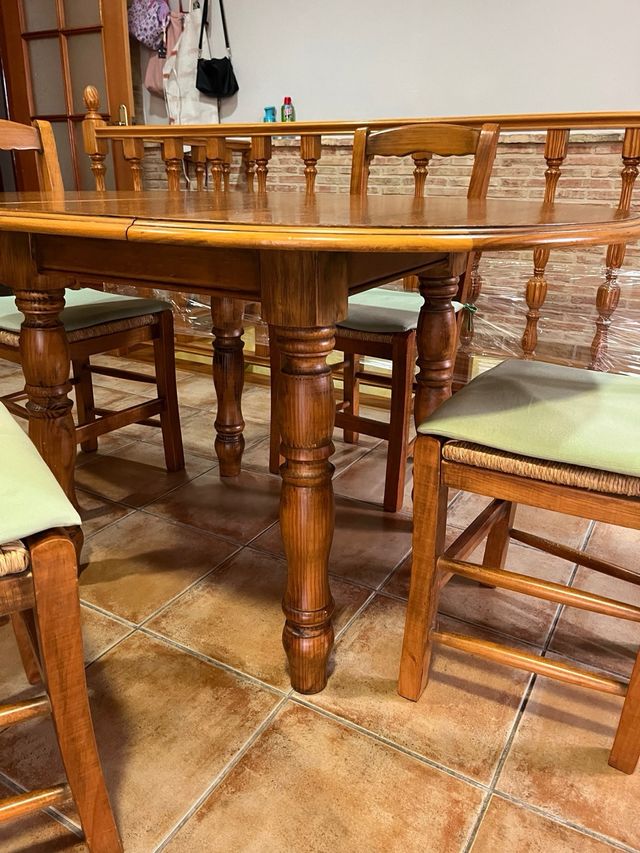 Conjunto mesa y 4 sillas de cocina