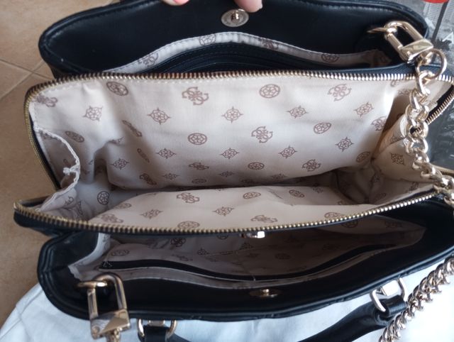 Bolso negro Guess
