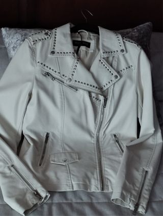 Cazadora biker polipiel blanco roto
