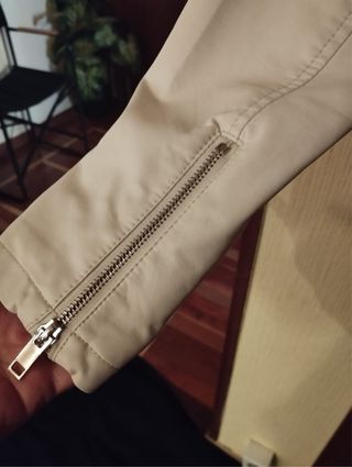 Cazadora biker polipiel blanco roto