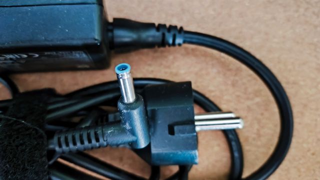 Cargador original HP 65W