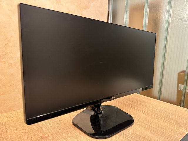 Pantalla monitor LG 25" teclado ratón inalambrico