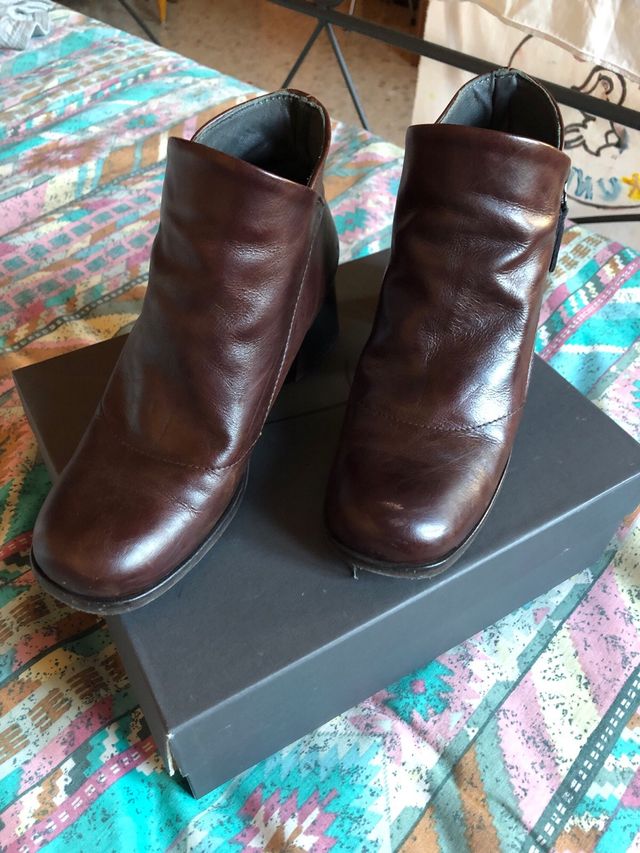 Stivaletti con tacco basso e comodo in pelle