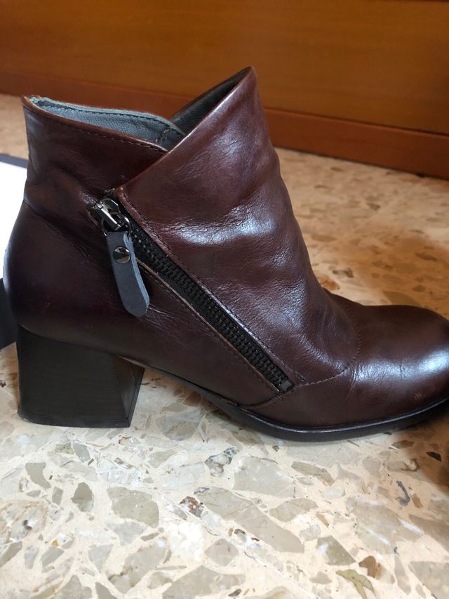 Stivaletti con tacco basso e comodo in pelle