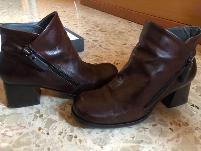 Stivaletti con tacco basso e comodo in pelle