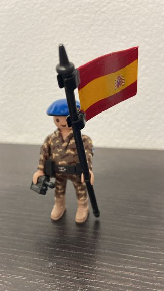 Playmobil militar con bandera
