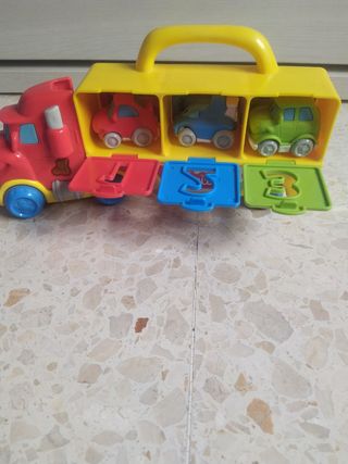 Camión con vehículos infantiles