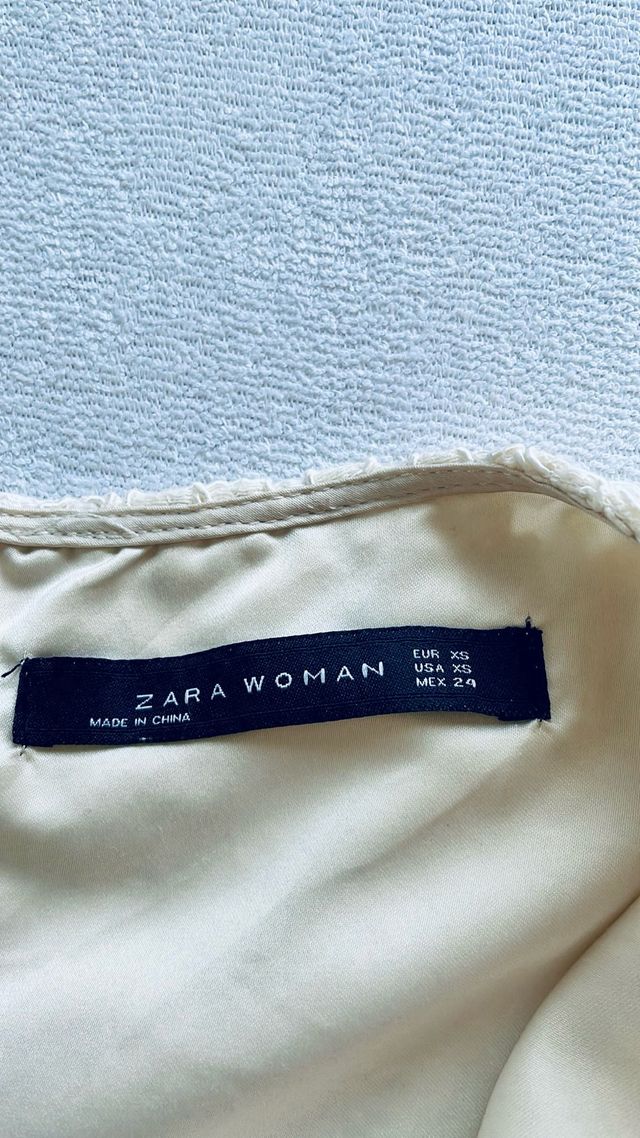 Vestido encaje color crema Zara