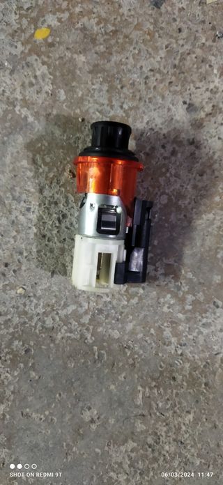Toma de corriente 12 v)mechero,