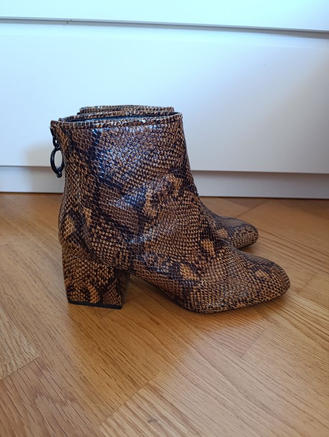 BOTINES ANIMAL PRINT BERSHKA 