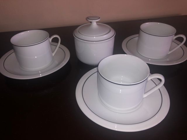 3 Tazze da The con Zuccheriera in Porcellana