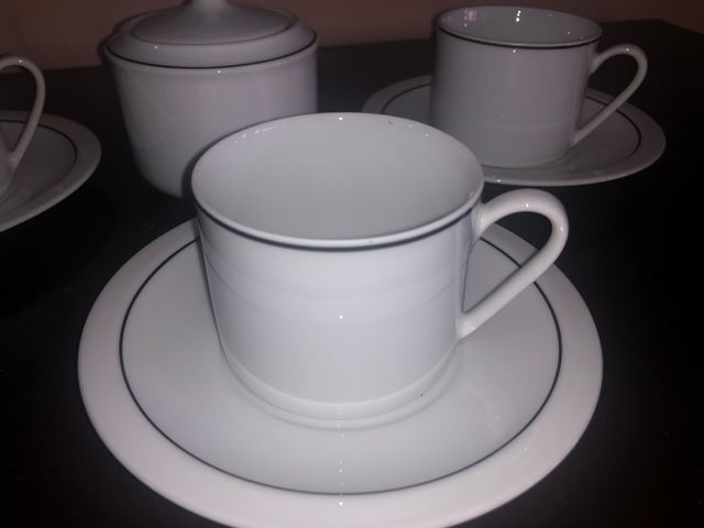 3 Tazze da The con Zuccheriera in Porcellana