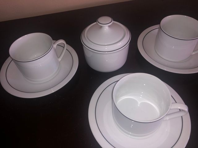 3 Tazze da The con Zuccheriera in Porcellana