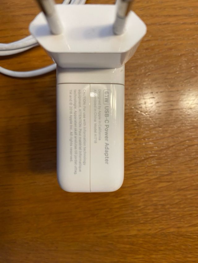 Adaptador de corriente Apple USB-C de 61w
