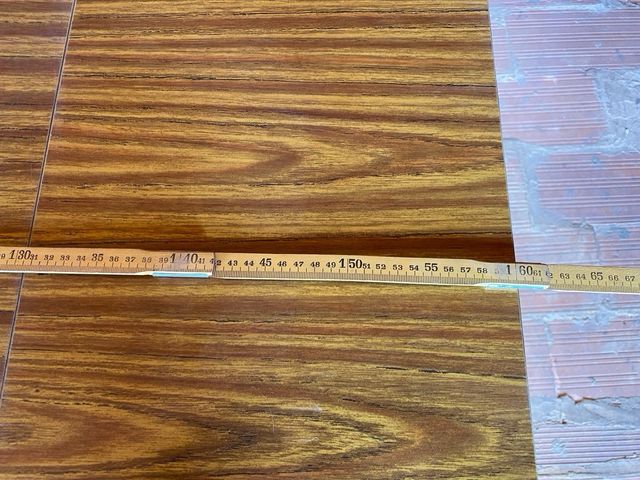 Mesa y 4 sillas de cocina.