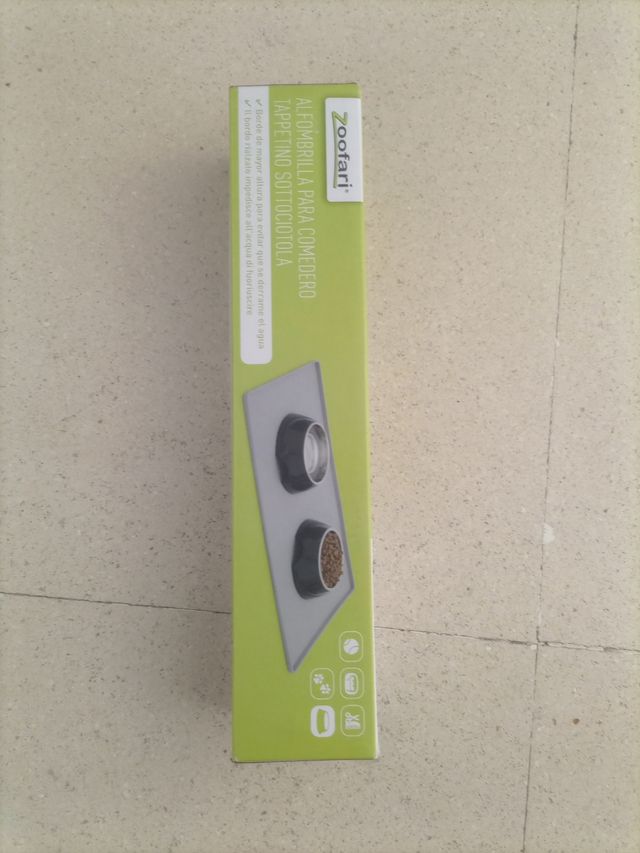 Comedero bebedero, alfombrilla y tapete