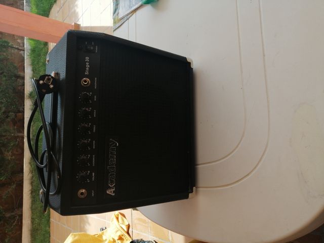 Amplificador d instrumentos d musica