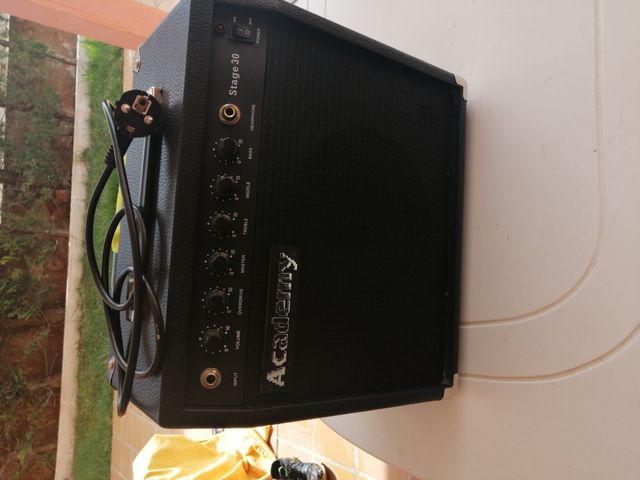 Amplificador d instrumentos d musica