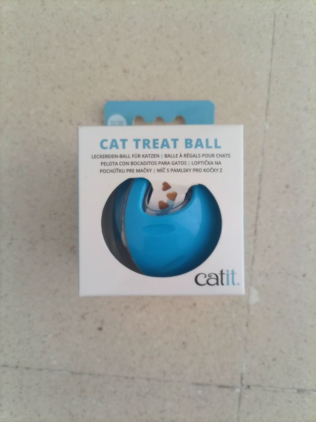 Comedero bebedero, alfombrilla y juguete