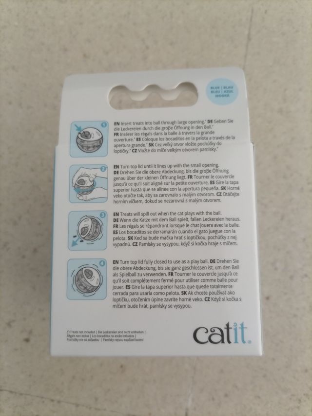 Comedero bebedero, alfombrilla y juguete