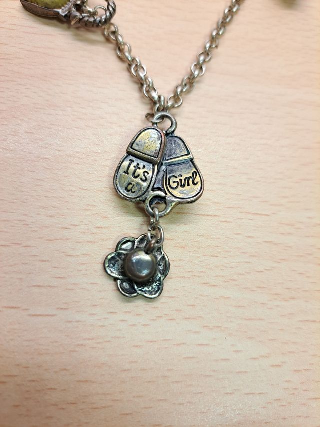 Collana lunga con scritta "It's a girl" per mamma