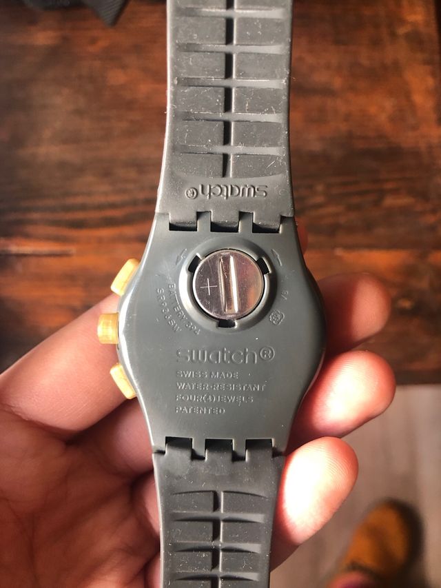 Orologio swatch resistente all’acqua