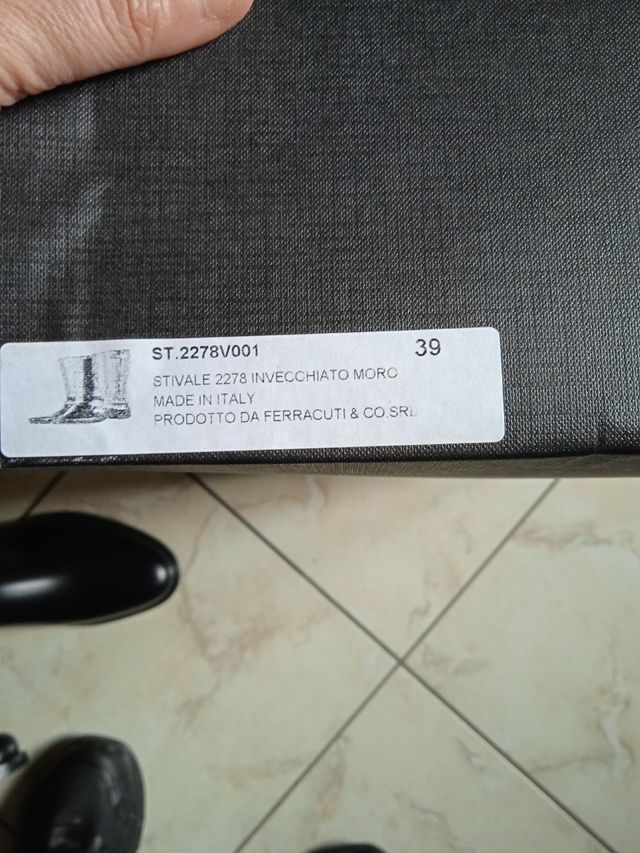 stivali donna nuovi mai usati 