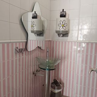 R7046568 Traspaso de Centro de Uñas en Terrassa