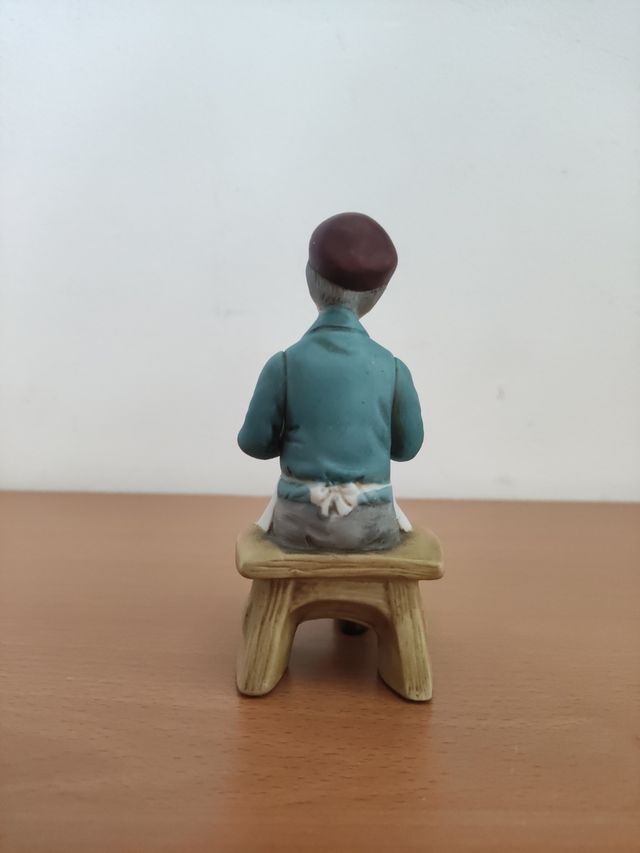 Figura anciano cerámica