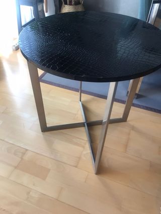 Mesa auxiliar y lámpara salon