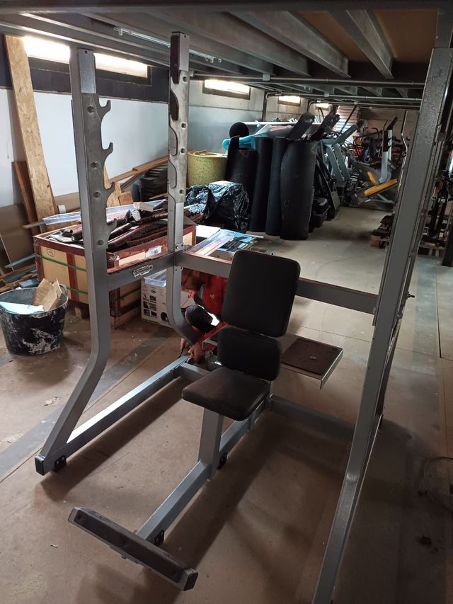 Banco press hombro technogym