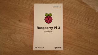 Raspberry pi 3, pantalla, caja y tarjeta